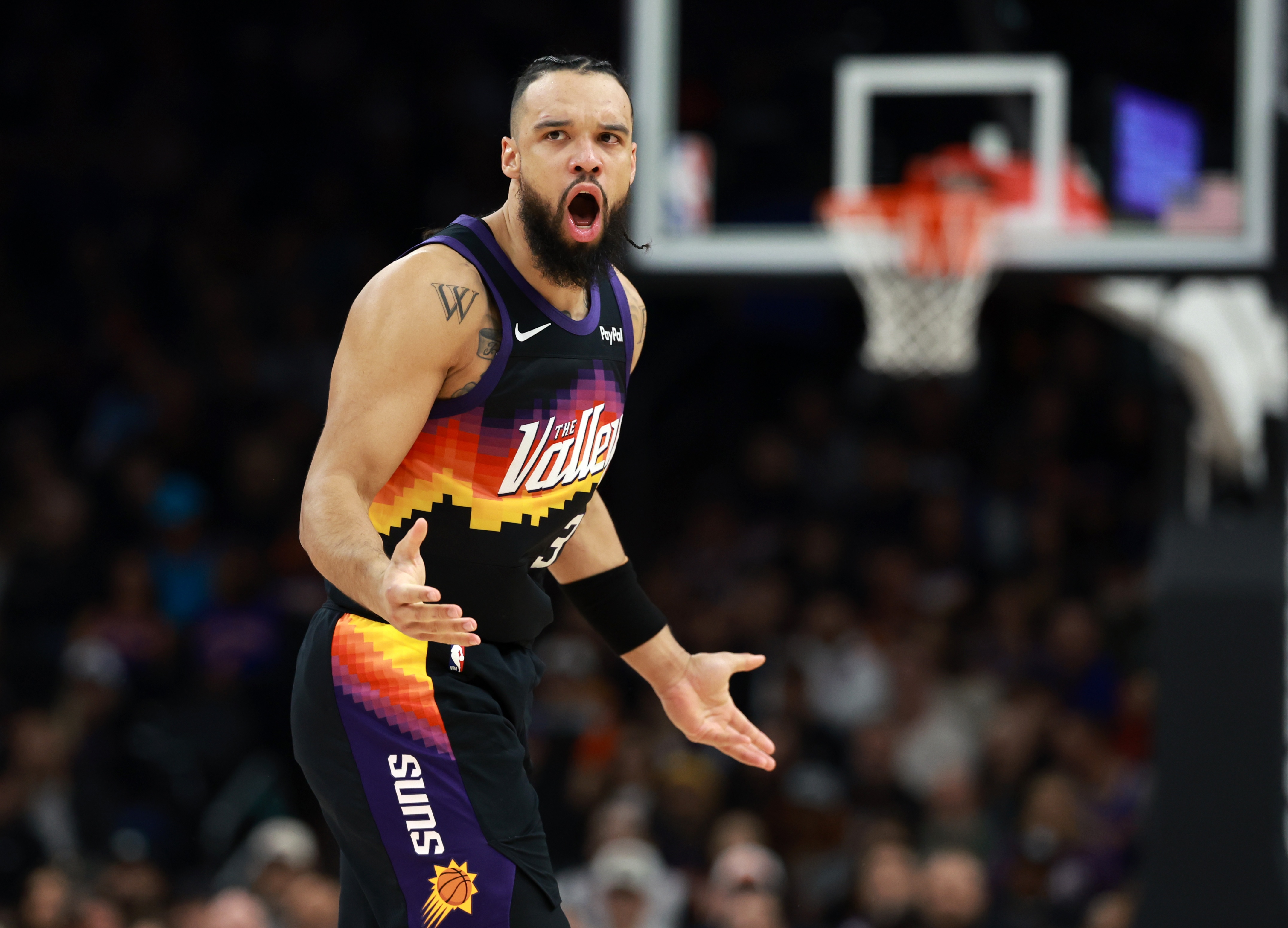 功亏一篑!狄龙绝平三分拉拽维金斯被吹进攻犯规 还追加一级恶犯