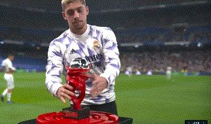 开云体育官网-【西甲】本泽马中柱+造红牌点球+中楣 皇马主场1比1