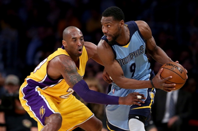 肯扬·马丁谈历史前5防守者：手套、科比、阿伦、自己、魔兽