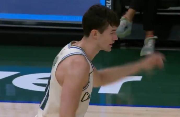 kaiyun-摆烂到底！科马克·瑞安加长三分再进&amp;已砍15分 雄鹿领先篮网21分